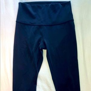 BLACK LULULEMON ALIGN CAPRI PANT SIZE 6